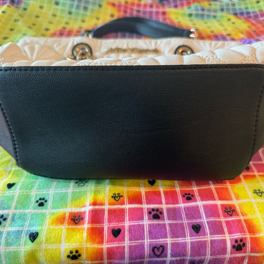 Betsey Johnson Quilted Sea Shell Bag - Picture 10 of 12